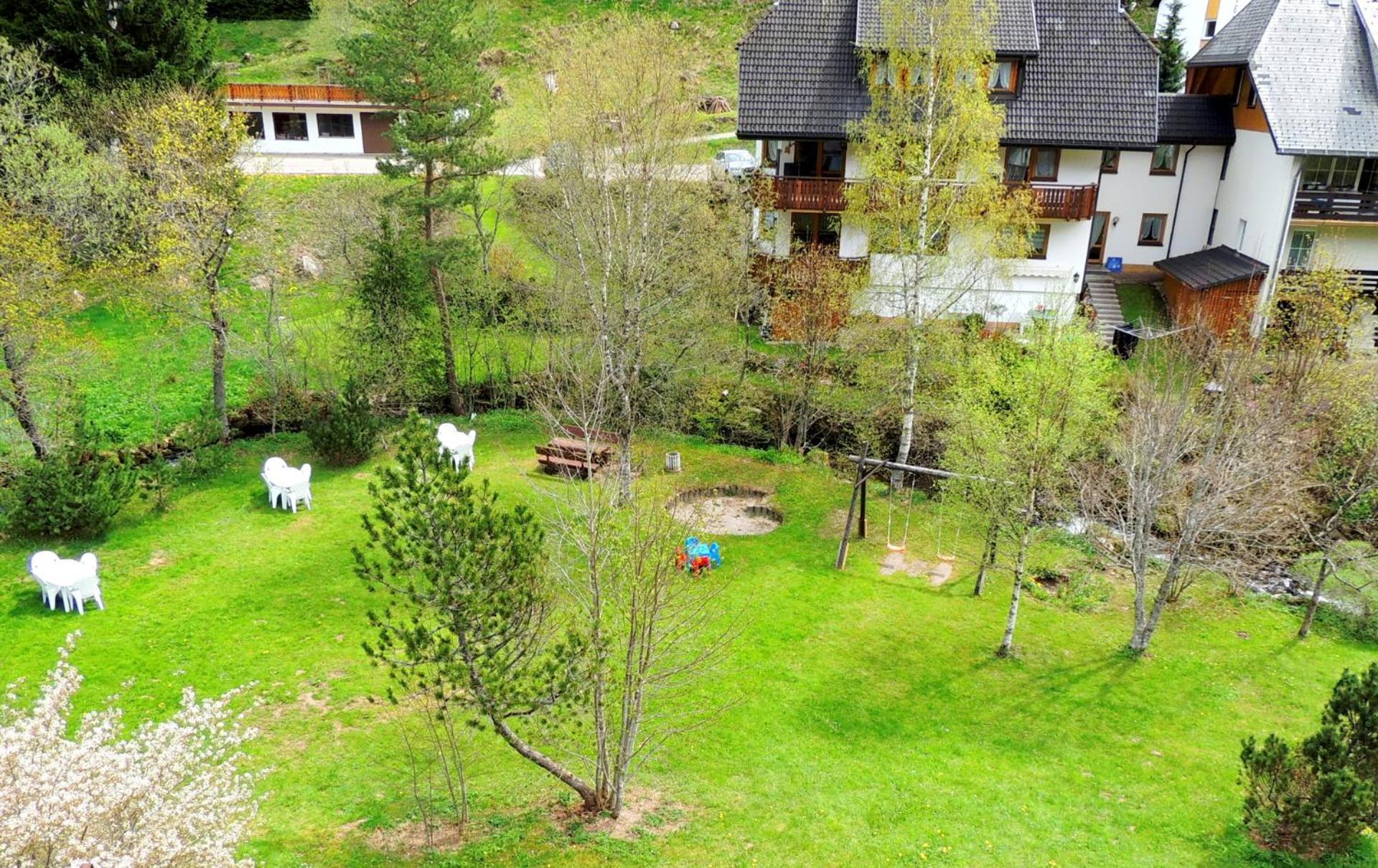Naturidyll Am Fluss - Ferienhaus Albmatte - Grosser Garten Zum Grillen Und Entspannen-Direkt Neben Dem Radon Revitalbad Mit Sauna Und Thermalbecken St. Blasien Exterior photo